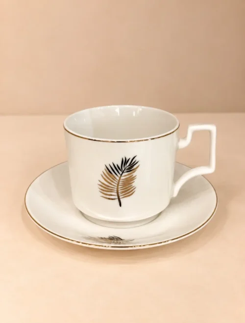 Elegantni set od 6 šoljica za kafu sa motivom lista i zlatnim detaljima. Set od 6 šoljica za kafu sa tacnama i motivom lista