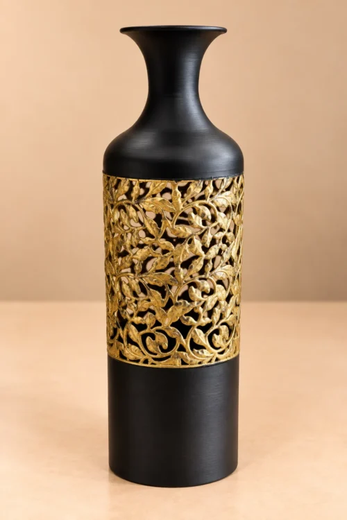 Dekorativna crno-zlatna vaza sa ornamentalnim detaljima – 52 cm