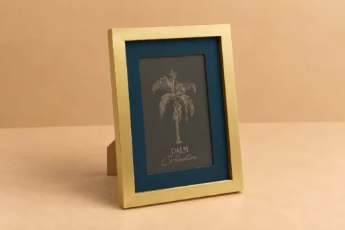Zlatni ram za fotografije 21 × 16 cm sa tamnoplavim paspartuom